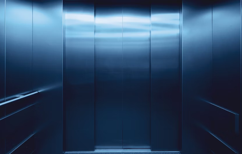 Uşak‘ta asansörlü apartmanda oturanlar
