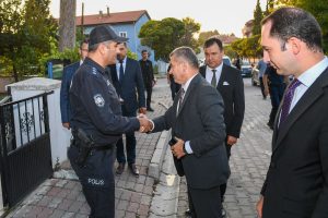 Uşak Valisi Ergün İlçe Jandarma Komutanlığı ve İlçe Emniyet Amirliği’ni Ziyaret Etti