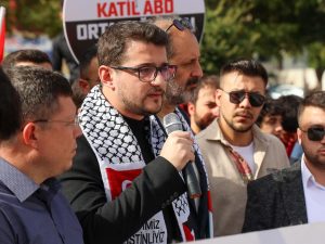 Uşak meydanında Filistin’e destek yürüyüşü düzenlendi