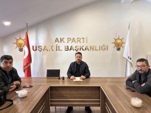 AK Parti Uşak İl Başkanlığı toplantı düzenledi