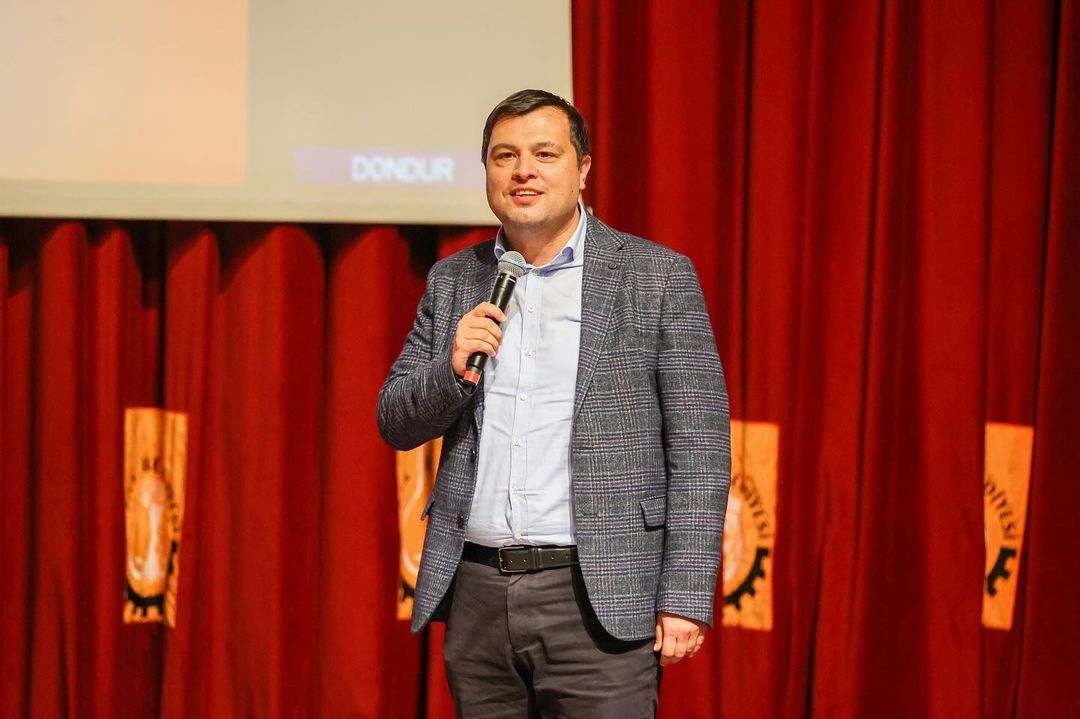 Uşak Belediye Başkanı Çakın, “Dijital Çağda Ebeveyn Olma” söyleşisine katıldı