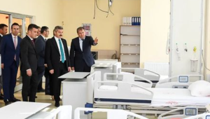 Vali Ergün, Sivaslı İlçe Devlet Hastanesi’ni ziyaret etti