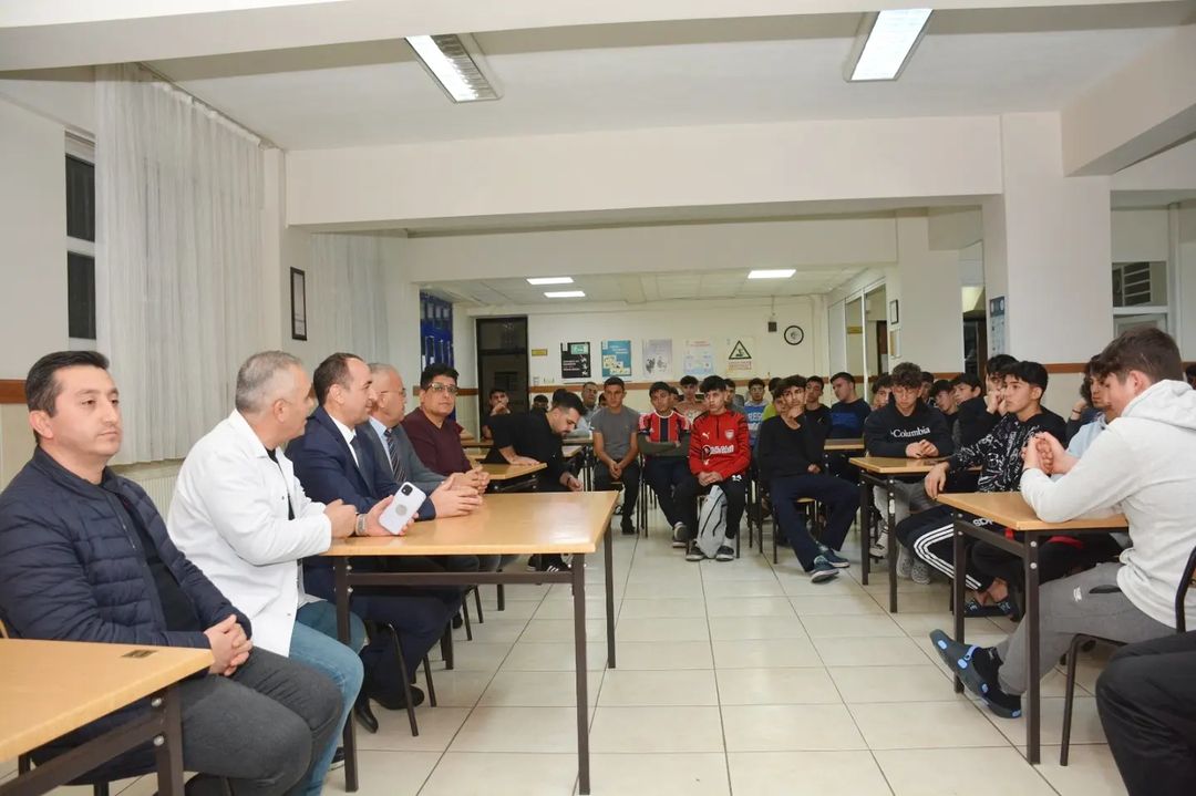 Uşak İl Milli Eğitim Müdürü, Vala Gedik Anadolu Lisesi pansiyonunu ziyaret etti