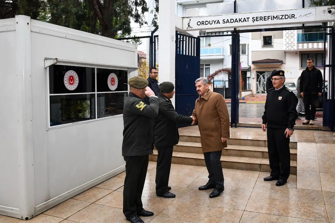 Uşak Valisi Ergün, Askerlik Şubesini ziyaret etti