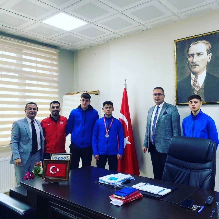 Sivaslı Anadolu Lisesi Öğrencileri Müdürü Ziyaret Etti