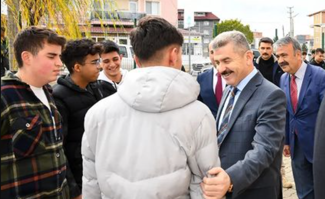 Vali Ergün, Alper Günbayram Anadolu Lisesi ve Atatürk Ortaokulu’nu Ziyaret Etti
