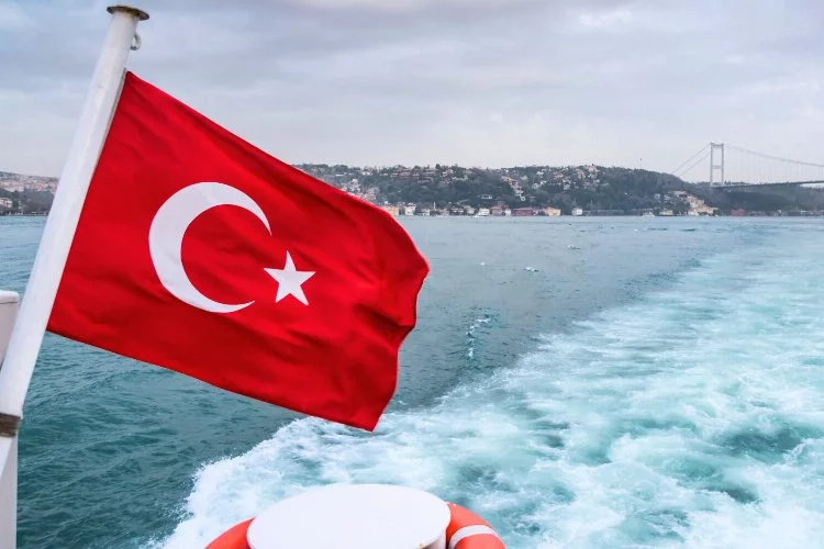 Teknelerdeki Türk Bayrağına ilişkin