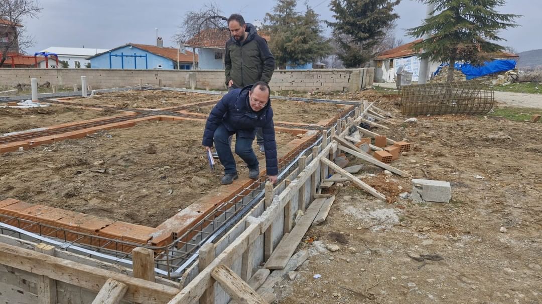 Sivaslı İlçesi Cinoğlu Köyü Prefabrik Sağlık Evi yapım işinin temel topraklama ve atık su gider tesisatlarının kontrolle…