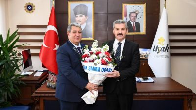 Uşak Valisi Ergün, “1-7 Mart Muhasebeciler Haftası” sebebiyle Uşak Mali Müşavirler Odası Başkanı Mustafa Mıdık ve Yön…